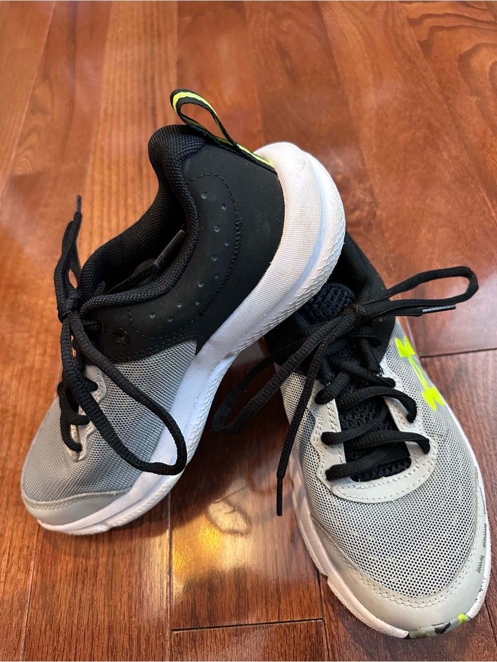 Under Armour Asset 10 Sneakers - Size 3.5 Wide - EUC